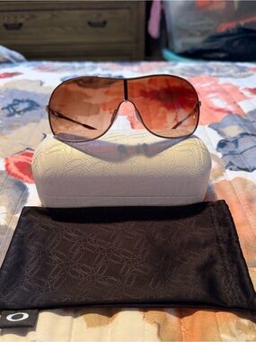 EUC OAKLEY COLLECTED Sunglasses Rose Gold VR50 Lens